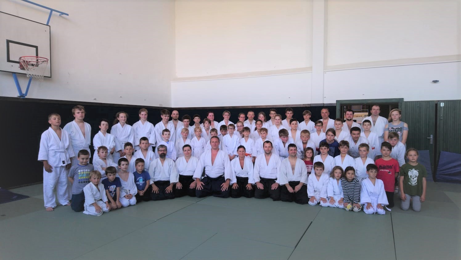 Aikido dětské soustředění AJČV - kluby Soběslav, Č. Budějovice, Písek, Humpolec, Havl. Brod a Polná Gratulujeme všem, co úspěšně složili zkoušky - celkem 30 nových kyu